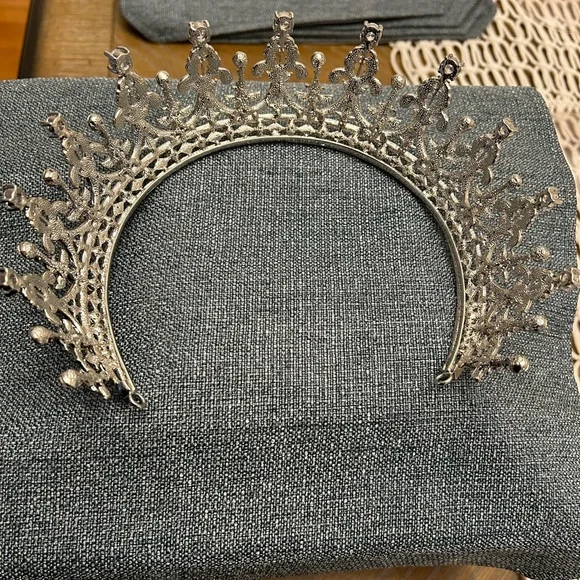 Bridal Crown Headpiece - Picture 4 of 4